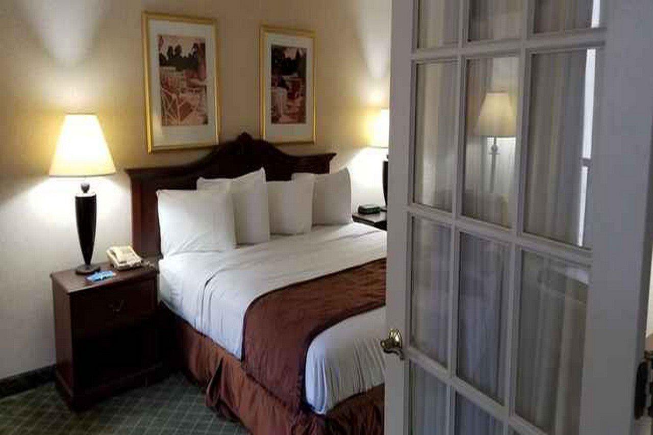 פלורנס Clarion Inn & Suites מראה חיצוני תמונה