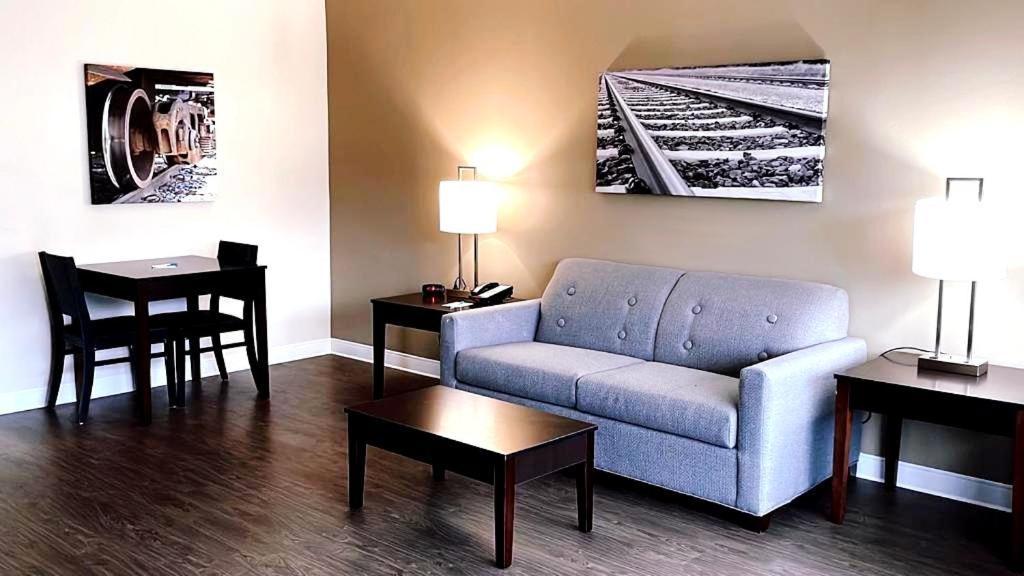 פלורנס Clarion Inn & Suites מראה חיצוני תמונה