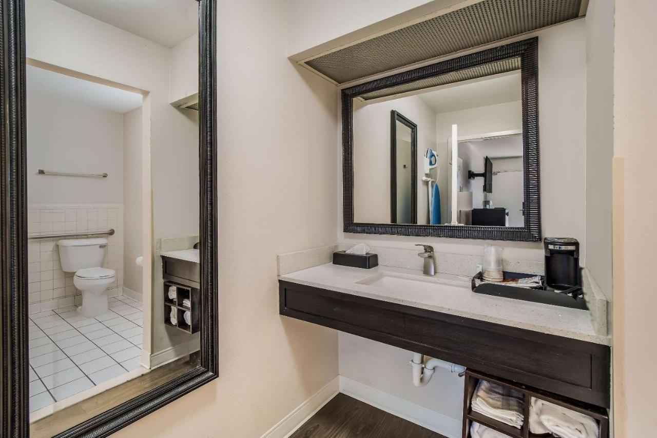 פלורנס Clarion Inn & Suites מראה חיצוני תמונה