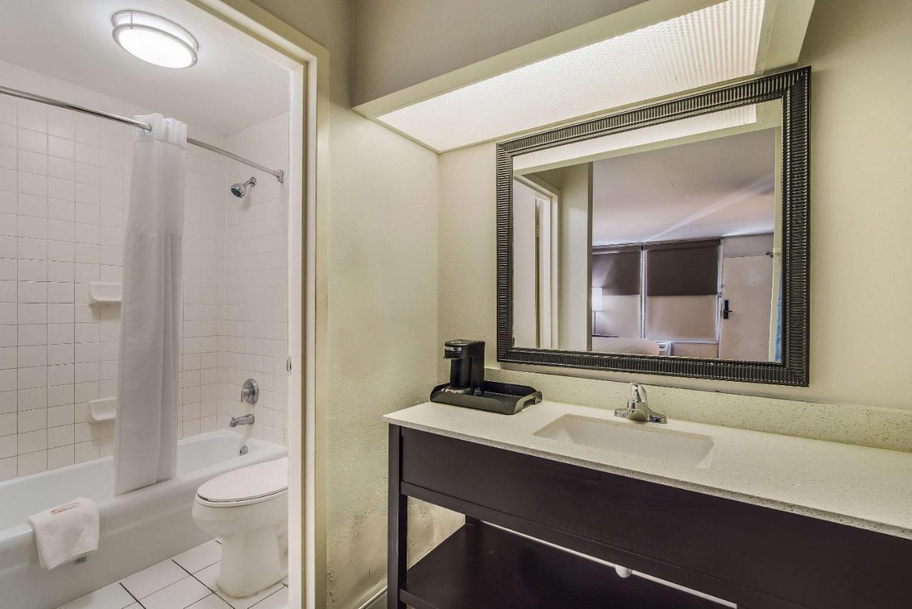 פלורנס Clarion Inn & Suites מראה חיצוני תמונה