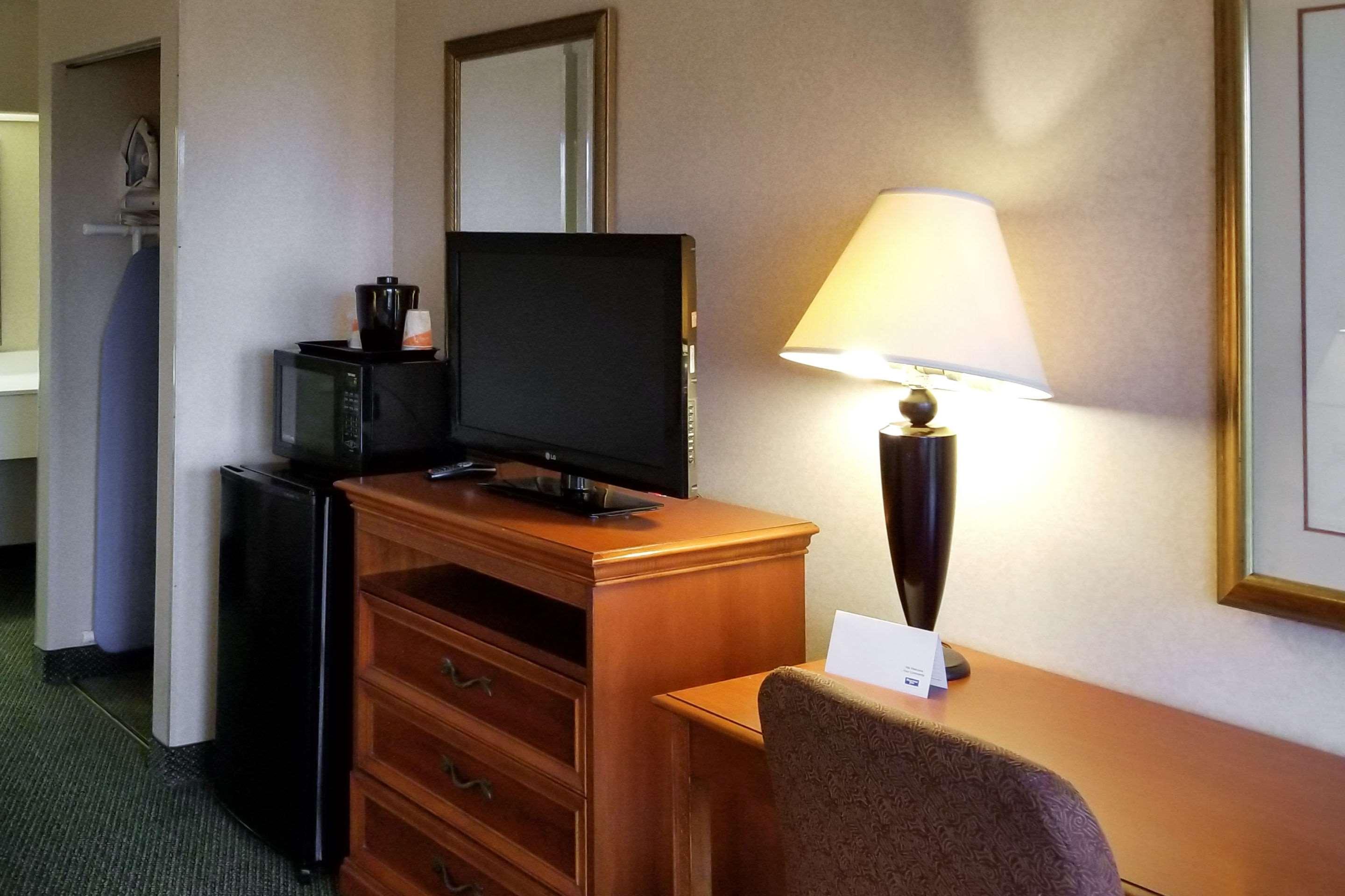 פלורנס Clarion Inn & Suites מראה חיצוני תמונה